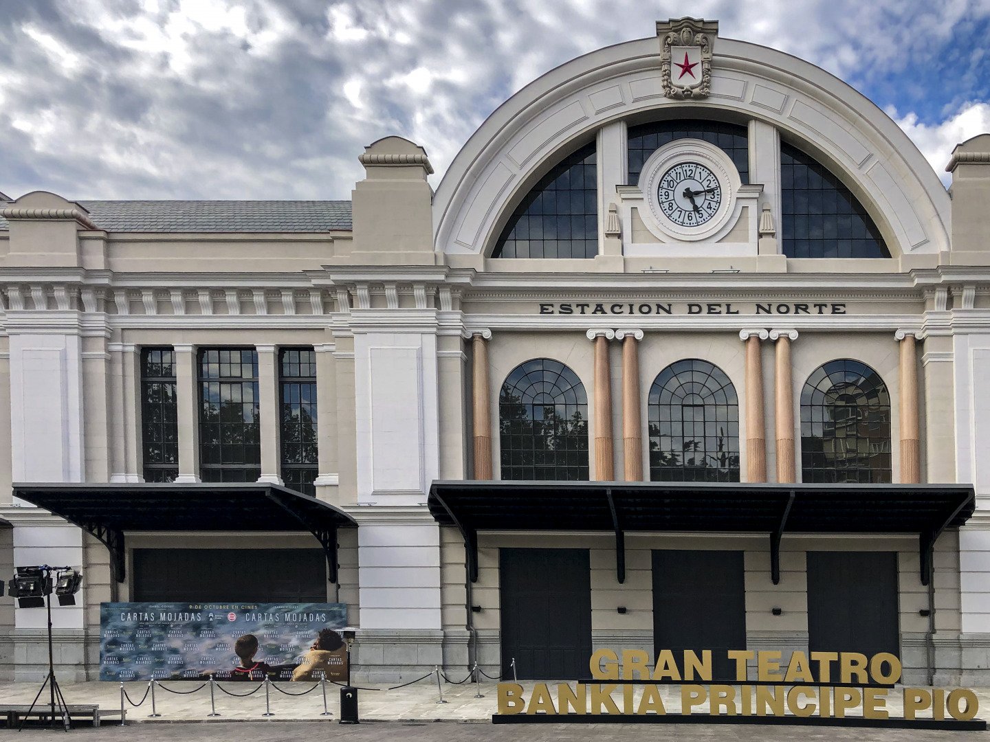 Premiere "Cartas Mojadas"