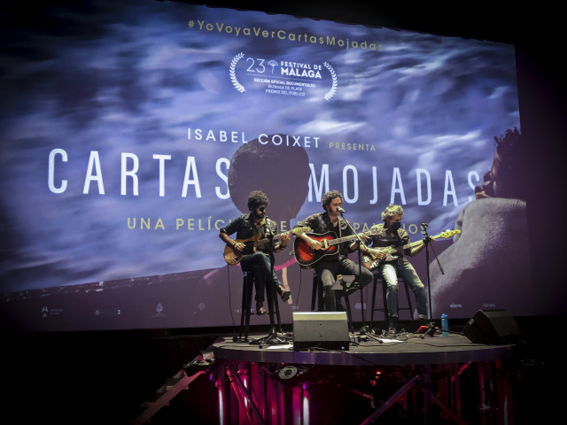 Premiere "Cartas Mojadas"