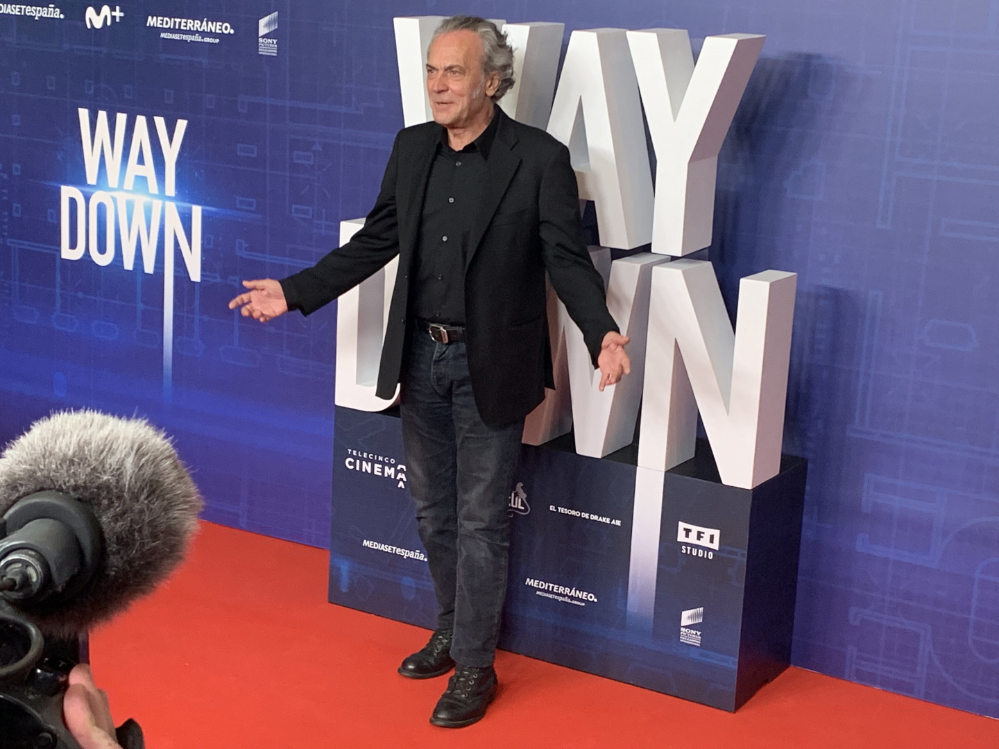 Premiere " Way Down"