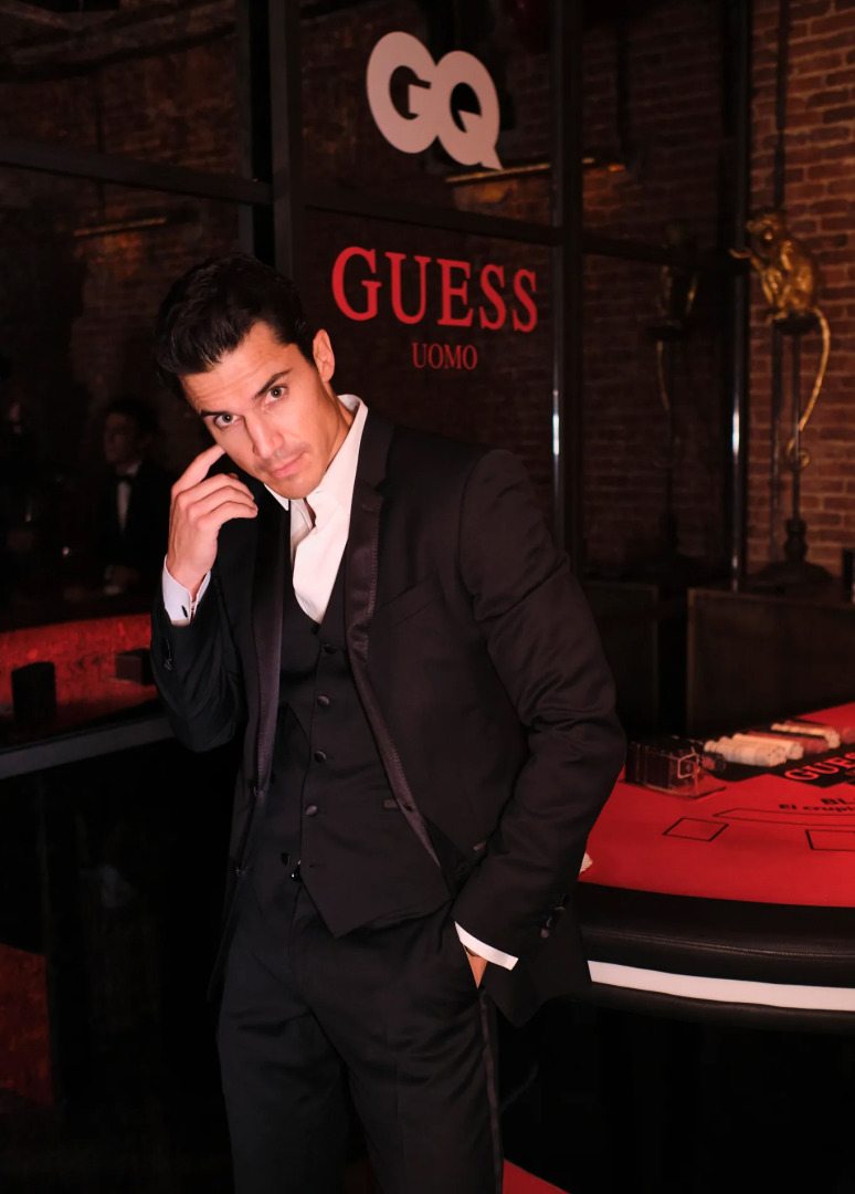 Presentacion del perfume Guess Uomo