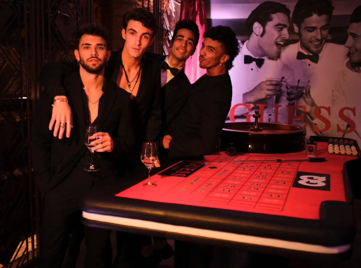 Presentacion del perfume Guess Uomo