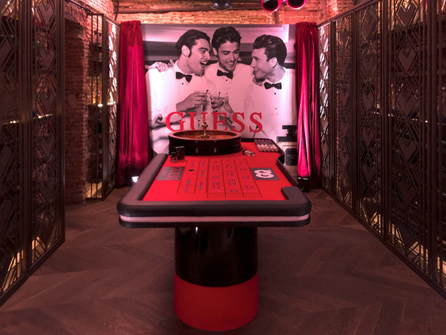 Presentacion del perfume Guess Uomo